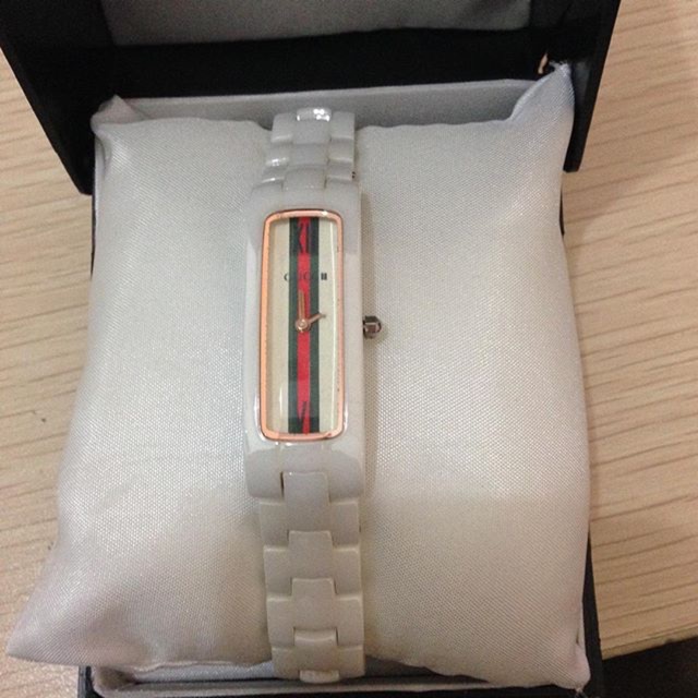 Jam tangan gucci keramik pernah pakai kondisi bagus dijual ken sempit tdk ada potongan tali