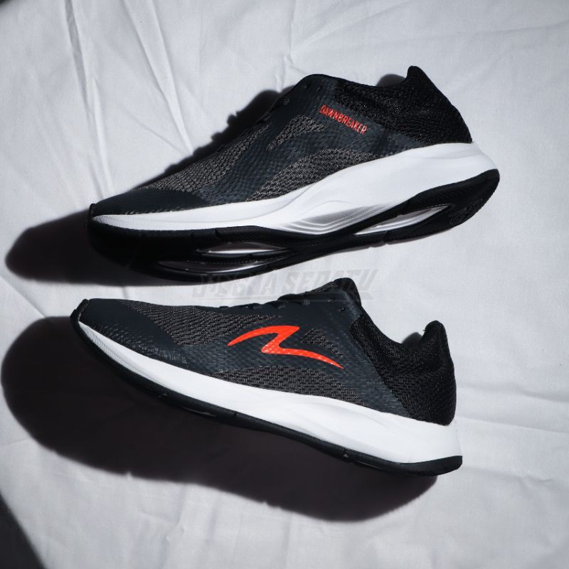 Specs Sepatu Running Dawnbreaker - Dark Gray/Black/Flame
