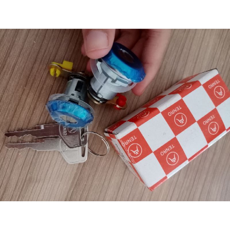 Kunci Pintu / Door Key Mobil Hino Lohan Merek Tenro 1 Set Kiri &amp; Kanan