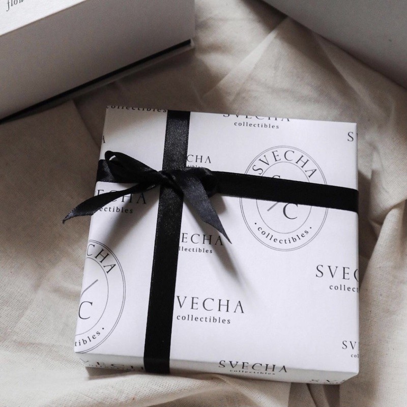 

Classic Gift Wrap Svecha Collectibles
