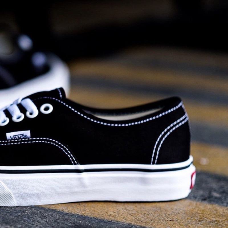 [SALE] AUTHENTIC CLASSIC BLACK WHITE ORIGINAL 100%