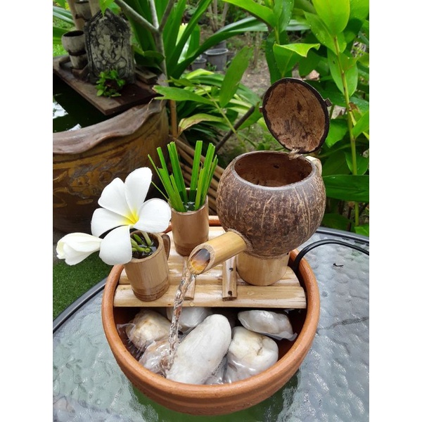 Dekorasi cafe, kerajinan air mancur dari bambu