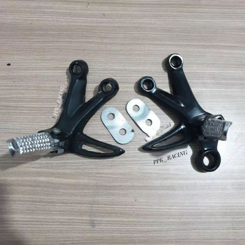 COD Foot Step Gantung Satria FU Black &amp; Chrome Sepasang Set