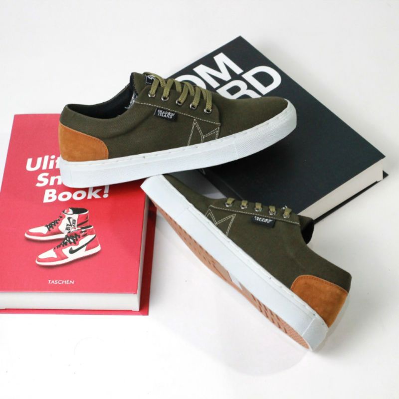 bungkusuku neutron - Sepatu Pria Casual Sneakers Canvas Premium Kets Sekolah Santai Murah