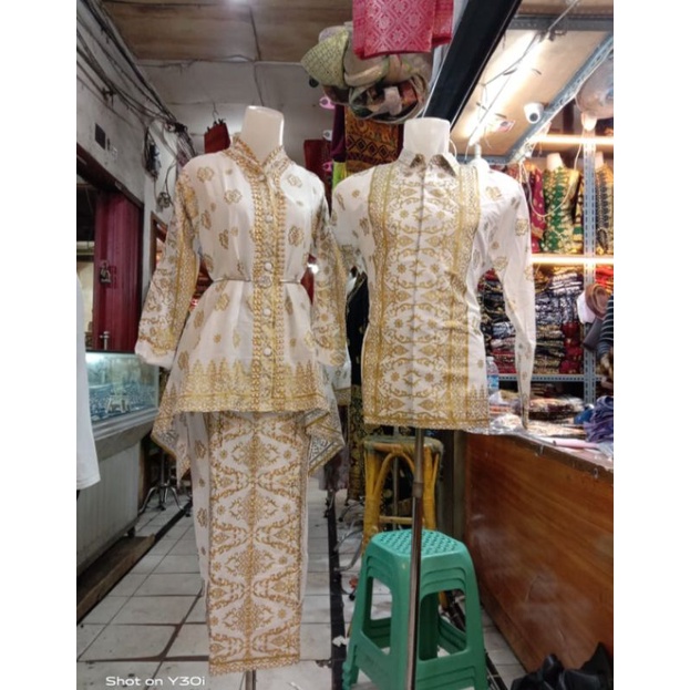 set songket Palembang putih