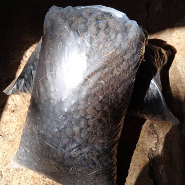 Pupuk kotoran kambing murni/ pupuk kandang kotoran kambing ukuran 1 KG