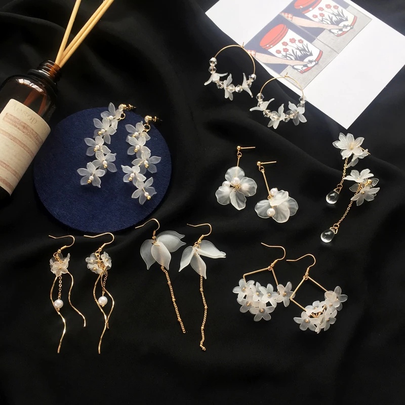 Women's Trend White Acrylic Flower Tassel Chain Drop Earrings /  Girls Temperament Boho Crystal Ice Flower Alloy Earrings  / Ladies Elegant Simple Hanging Earrings /  Party Earrings Gifts For Girls Ladies Jewelry Accessories