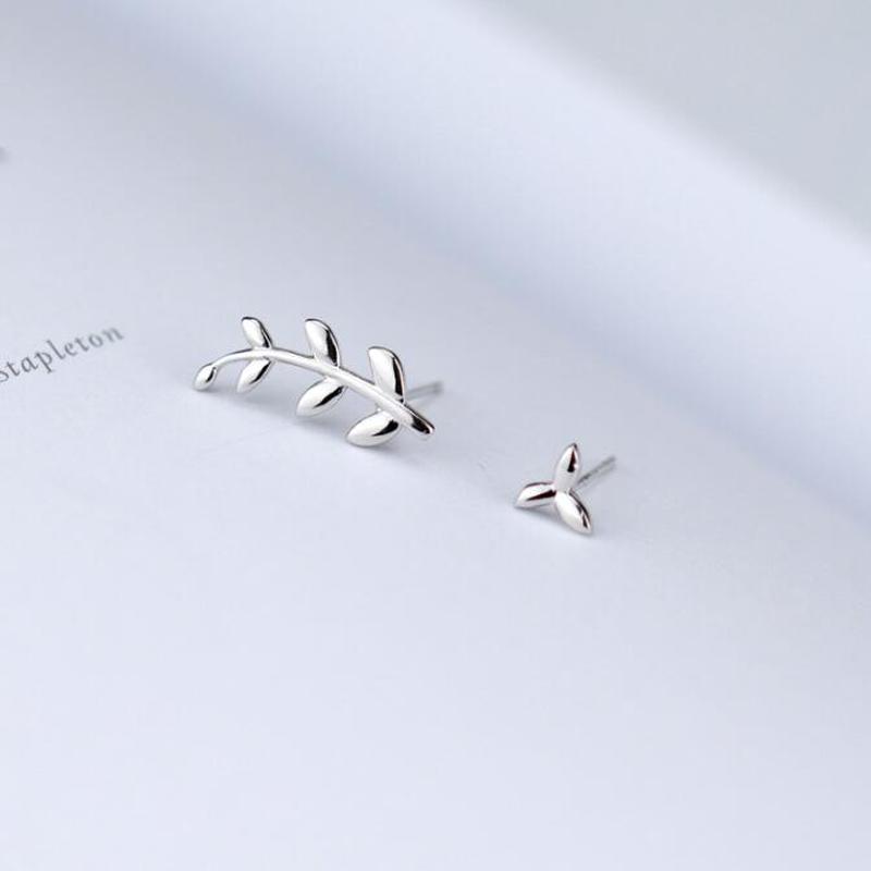 Roselife 1 Pasang Anting Tusuk Sterling Silver 925 Desain Daun Asimetris Untuk Wanita