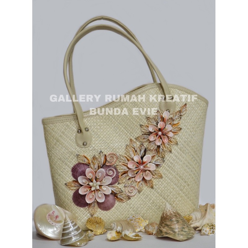TAS PANDAN HIAS KERANG (SEASHELL)