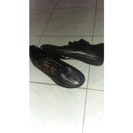 cuci gudang sepatu futsal specs