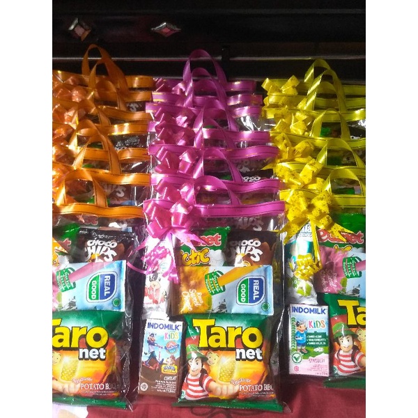 

bingkisan snack ulang tahun(minimal 30 bungkus)
