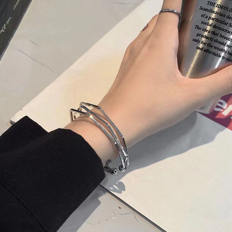 Gelang Model Terbuka Multilayer Bentuk Geometris Untuk Wanita