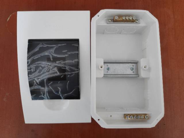 Box mcb 4 group schneider