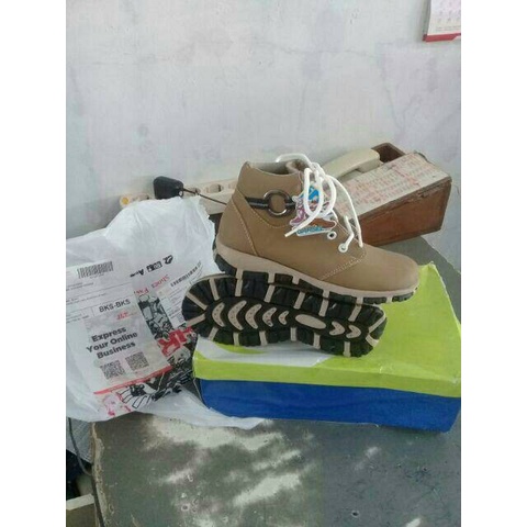 Sepatu Boots Anak Laki Laki Koboi Tali Pesta Boot Touring Main Jalan Jalan Anak Cowo Style Keren Sepatu Sekolah Krem Tan