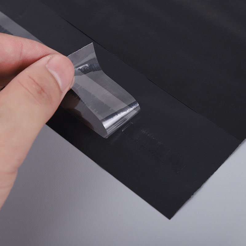 JAKARTAWHOLESALE [COD] ISI 100PCS PLASTIK POLYMAILER PLASTIC PACKING ONLINE BLACK 28x40Cm