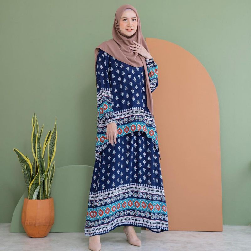 twotone navy - ema daily