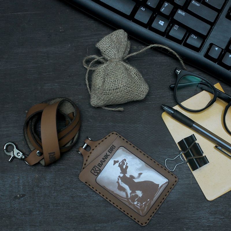

Name tag custom / id card kulit / card holder / id card kulit terbaru