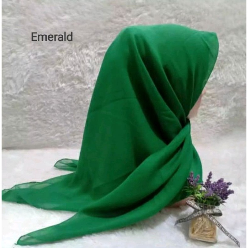 QBZ / SEGI 4 PARIS PREMIUM SERI WARNA 3 / JILBAB SEGIEMPAT PARIS NECI /SEGI EMPAT REDROS/VARISA/AZARA / CIPUT RAJUT DUA WARNA-Emerald