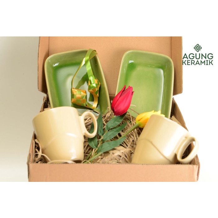 

Parcel Piring Kue Agung Keramik Lebaran| Hampers Lebaran - cream