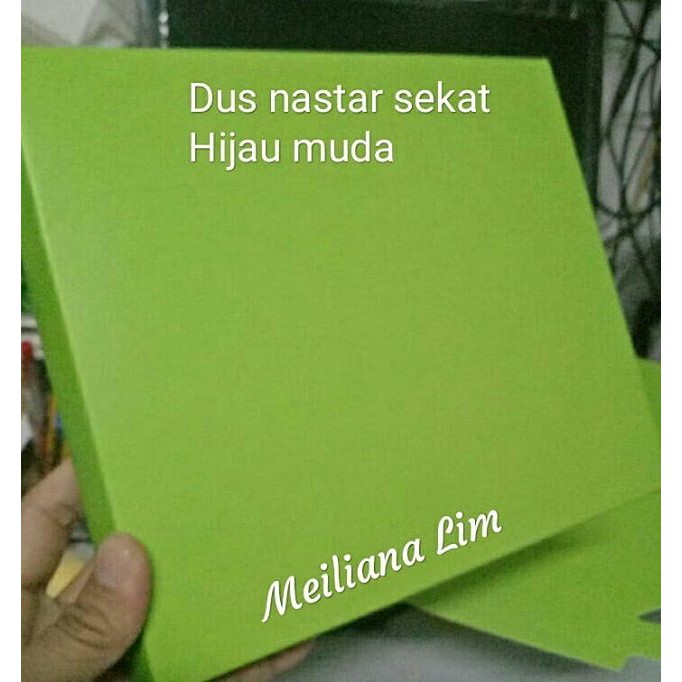 

Dus/box nastar sekat hijau muda isi 10 pcs