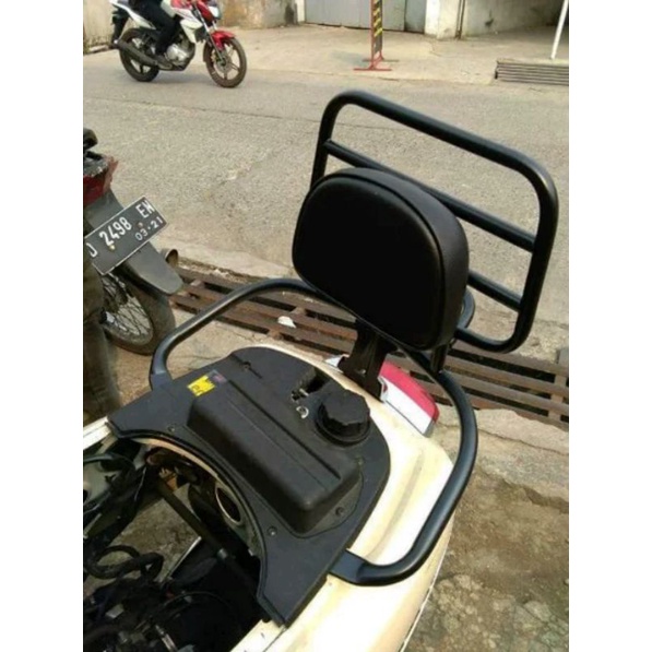 Aksesoris Rak Belakang / Backrack Vespa Lx dan S125/150 Plus Bantalan Busa