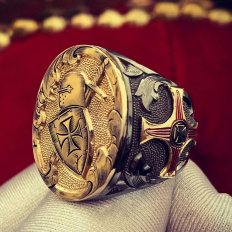 Cincin Desain Perisai Salib Bahan Stainless Steel Lapis Emas 18k Gaya Vintage Untuk Pria