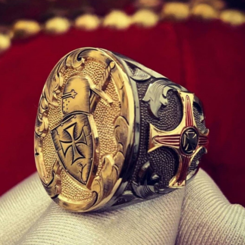 Cincin Desain Perisai Salib Samurai Warna Emas Gaya Vintage Untuk Pria