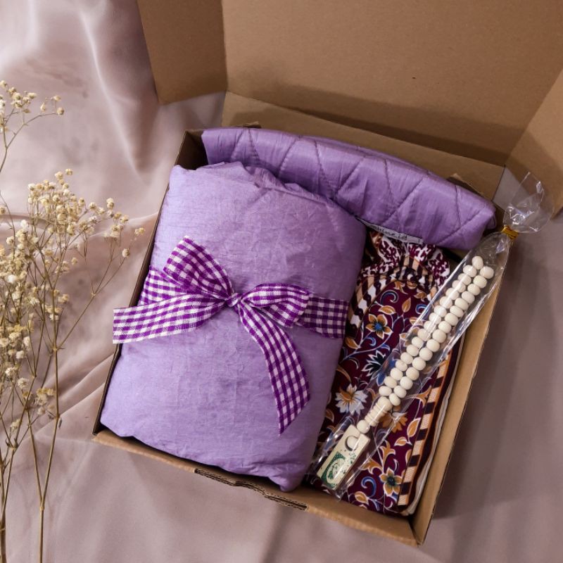 HAMPERS ALAT SHOLAT/ PRIA/WANITA/MUKENA/SARUNG/WEDDING GIFT BOX MUKENA
