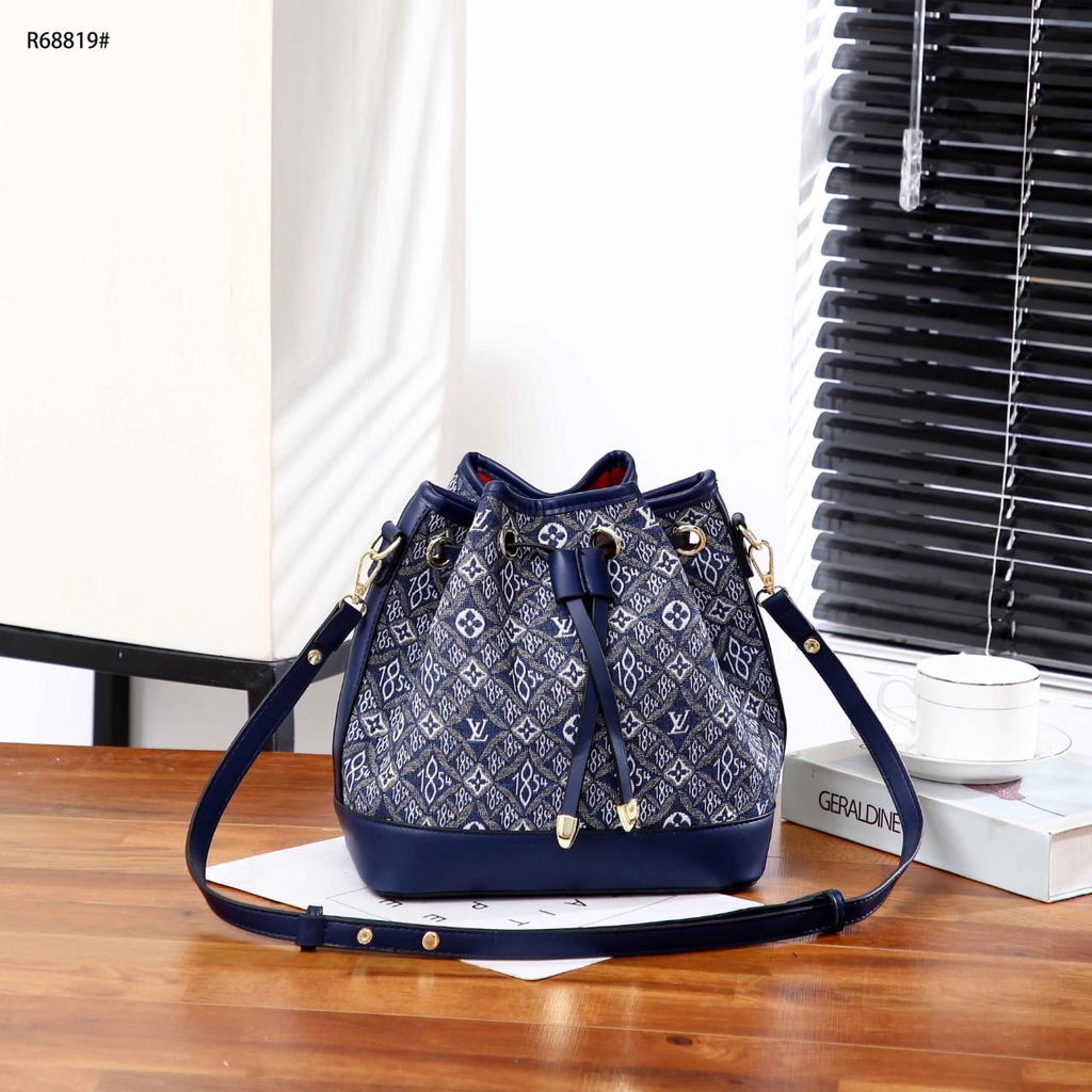 R68819 Since 1854 Petit Noe Bucket Bag