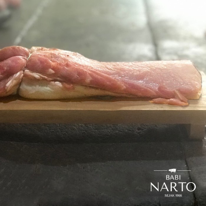 

Spesial - Daging Babi Lulur Luar / Karbonaci / Pork Loin (1 Kg)