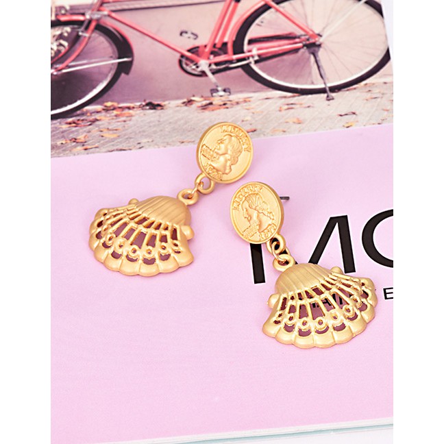 LRC Anting Tusuk Fashion Gold Alloy Head Shell Earrings F34170