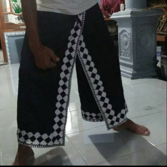 celana bopo/ubet motif ponorogo indonesia