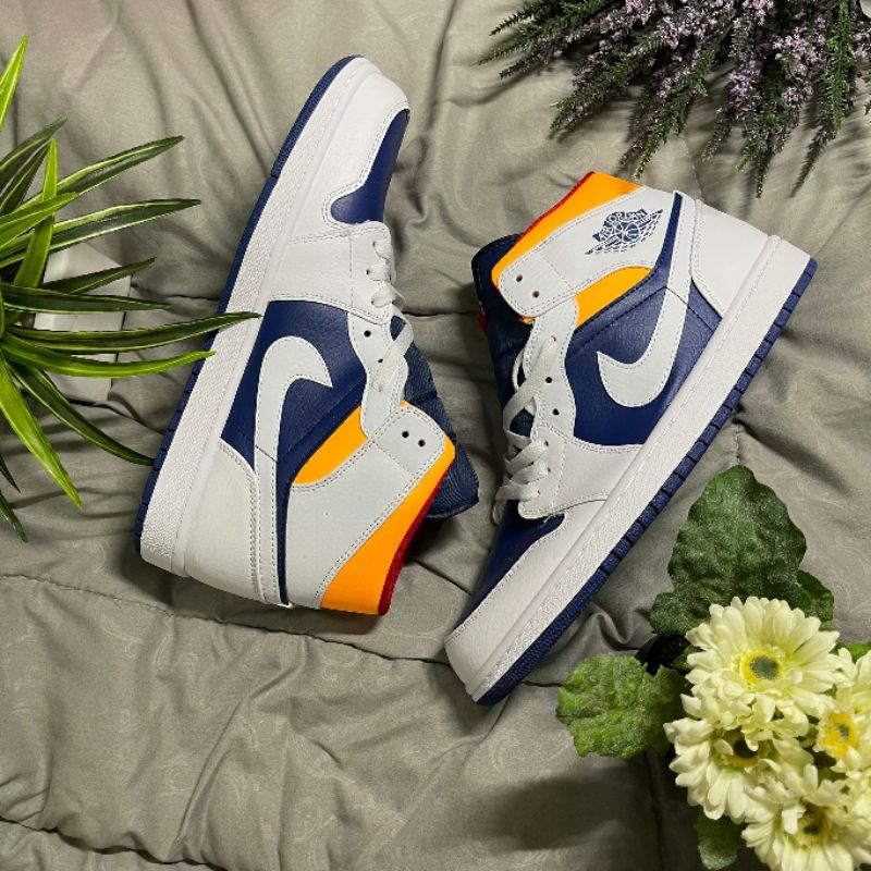 SEPATU NIKE AIR JORDAN 1 HIGH MID LASER ORANGE