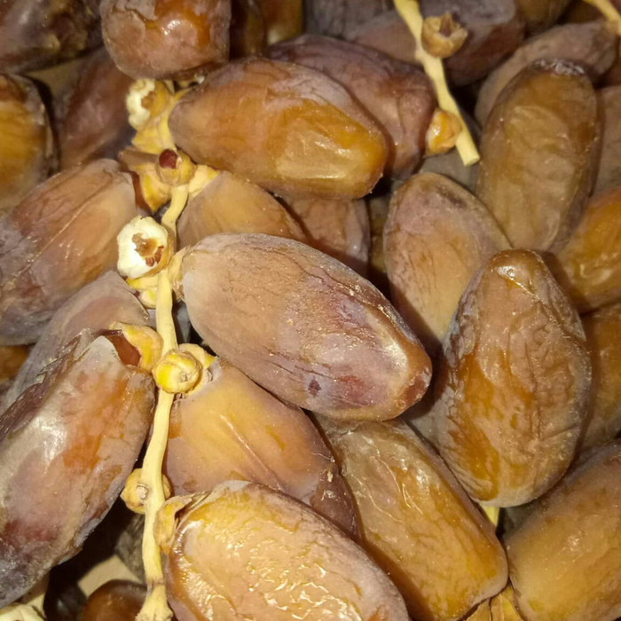 

READY - KURMA TUNISIA TANGKAI 1KG