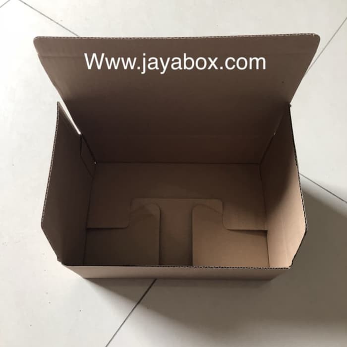 

Kardus | Box | Karton | Packaging sepatu 28x18x10,5 cm. Minimum Order 10 pcs