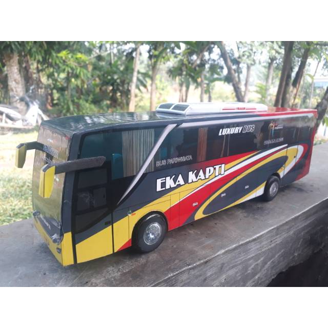 MAINAN MINIATUR BUS EKA KAPTI