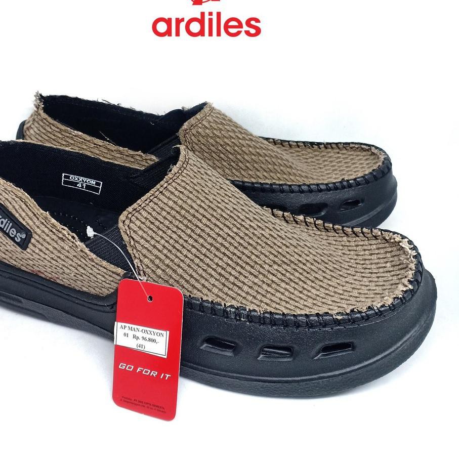 Regulae Sepatu  Slip On Ardiles  Pria 