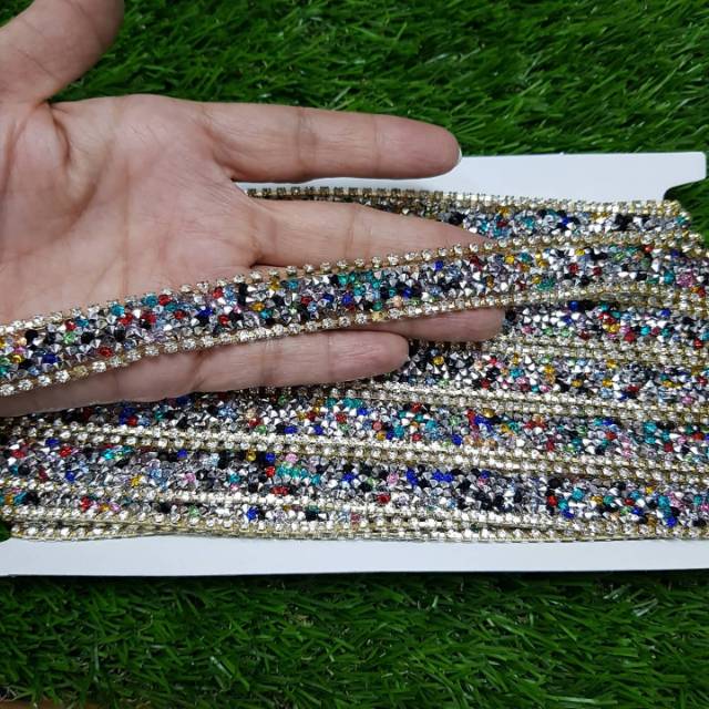 

APLIKASI GOSOK CRYSTAL MULTI WARNA PER YARD