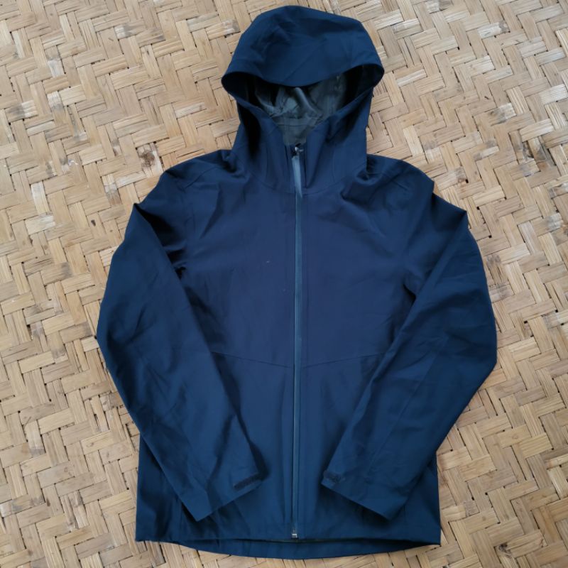 jaket uniqlo blocktech second