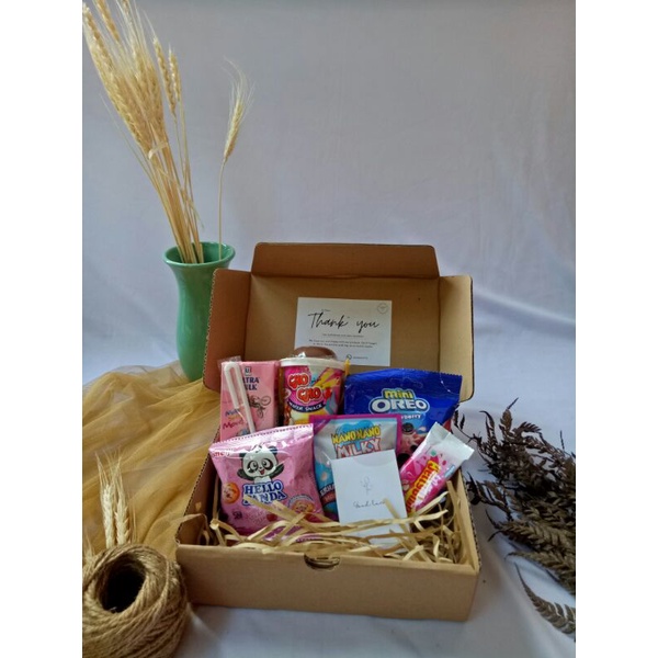 

Hadiah Wisuda Snack Box
