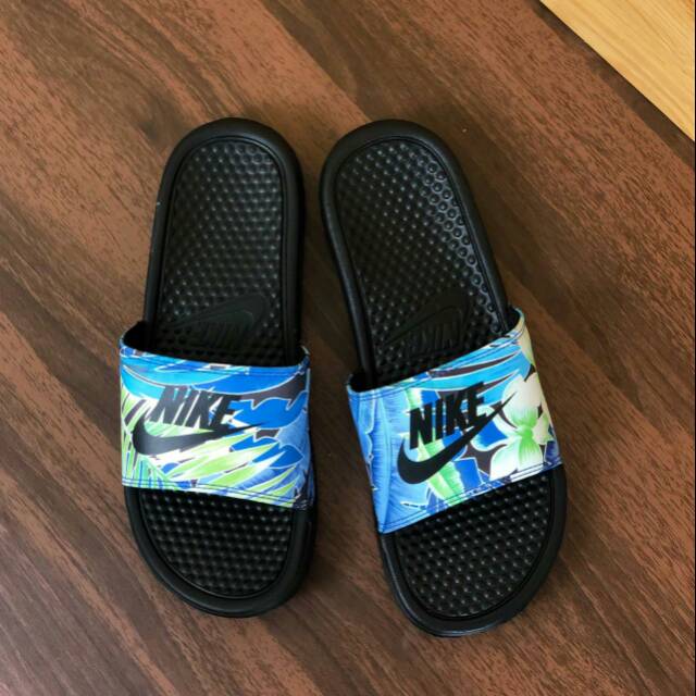  SANDAL  PRIA  ORIGINAL  NIKE  BENASSI FLORA BLUE SCRIPT BLACK 