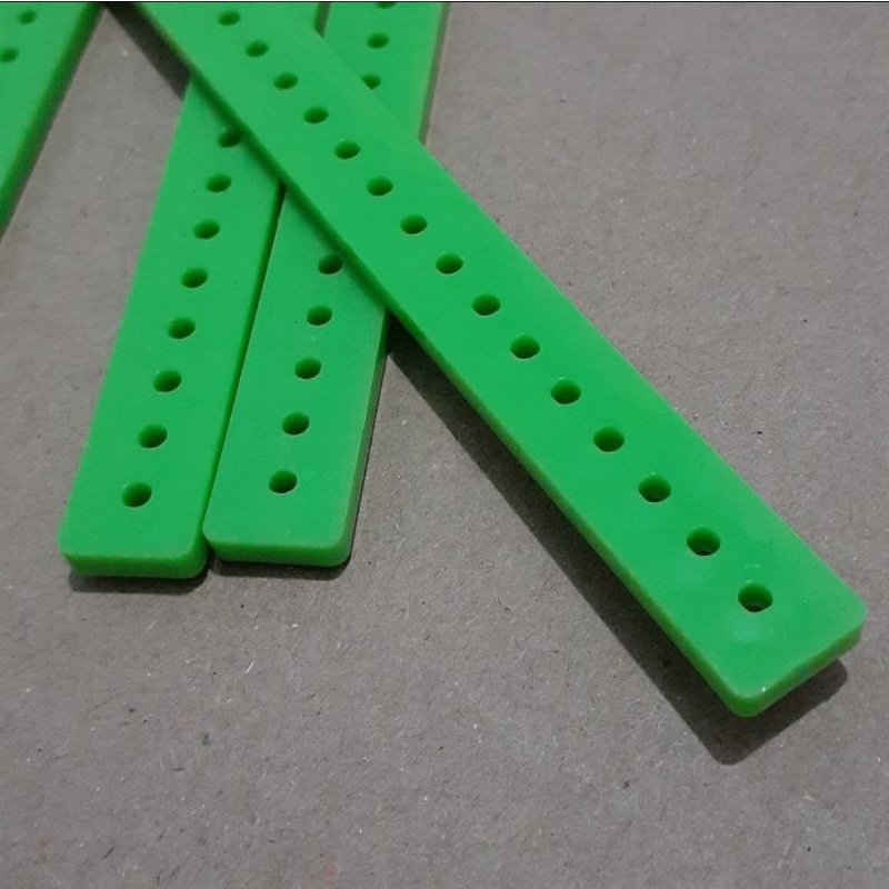 Plastik batangan plastic bar 15x1cm tebal 4mm lubang 2mm