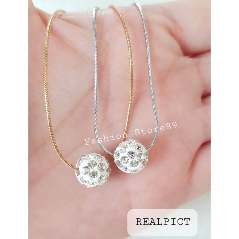 Kalung Fashion Bola permata Putih Titanium Antikarat