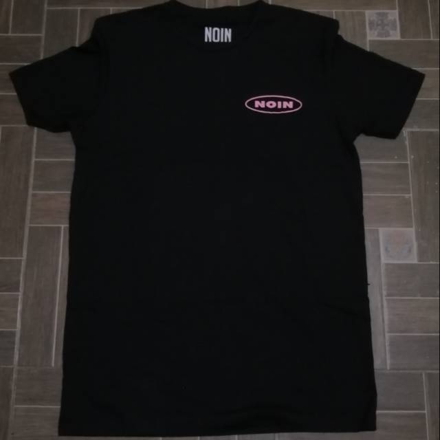 Noin Brand Tshirt Black logo pink