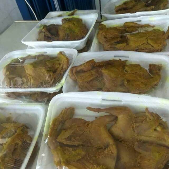 

Daging Puyuh Ungkep isi 2 ekor plus sambel geprek