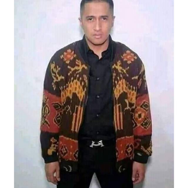 Jaket tenun motif naga sumba premium