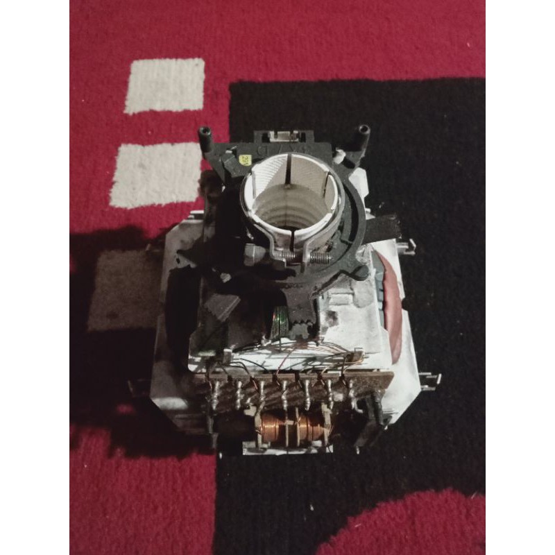 yoke polytron ultra slim 29 inci origional