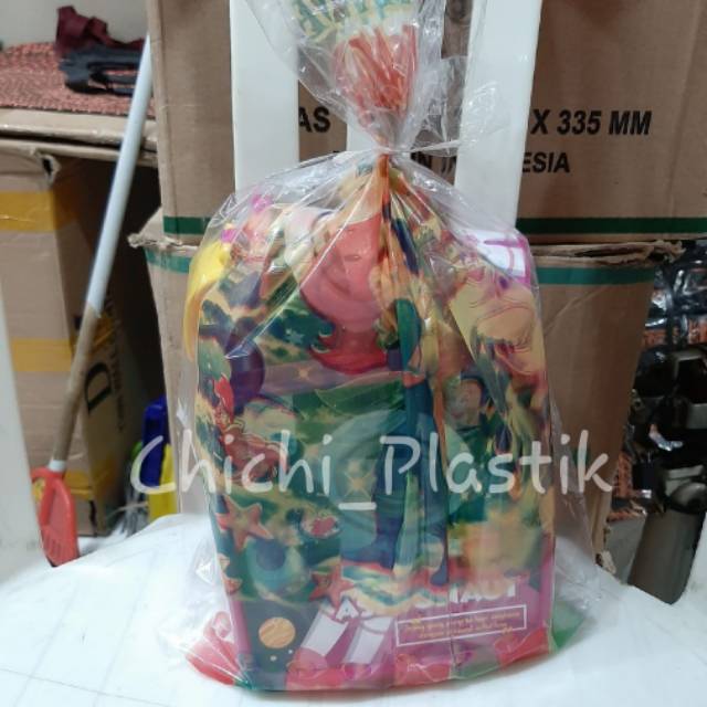 Plastik ulang tahun karakter besar 25 x 35