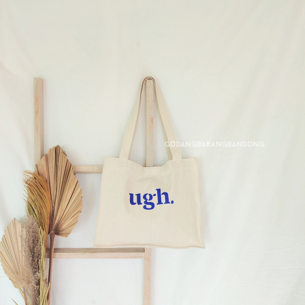 Tote Bag Canvas dengan Desain Square 'UGH': Gaya yang Ekspresif untuk Aktivitas Anda!