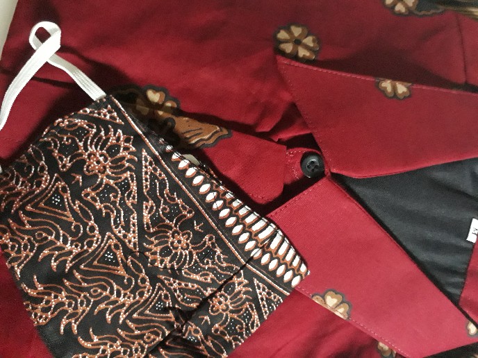 Sogan Hitam Kemeja Batik Pria Lapis Furing Lengan Pendek Katun Prisima Batik Solo